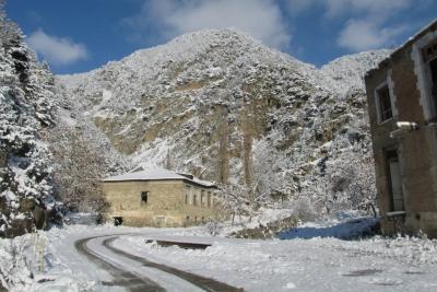 Весь этот город живёт в одном доме: из 4000 человек здесь осталось 40 - что с ним не так