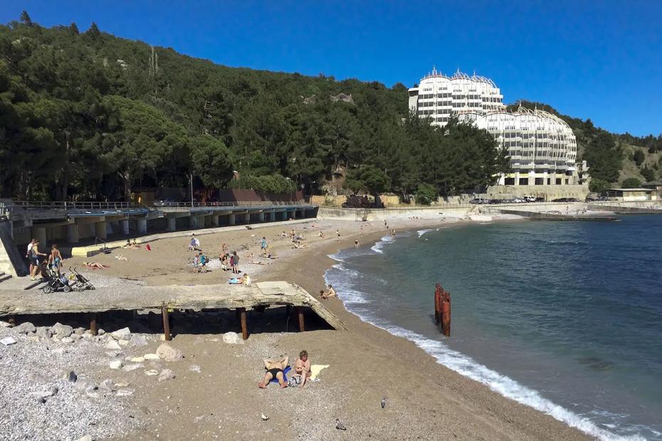 Уютный поселок на южном берегу Крыма, о котором не знают туристы. Сюда приезжают отдыхать только местные