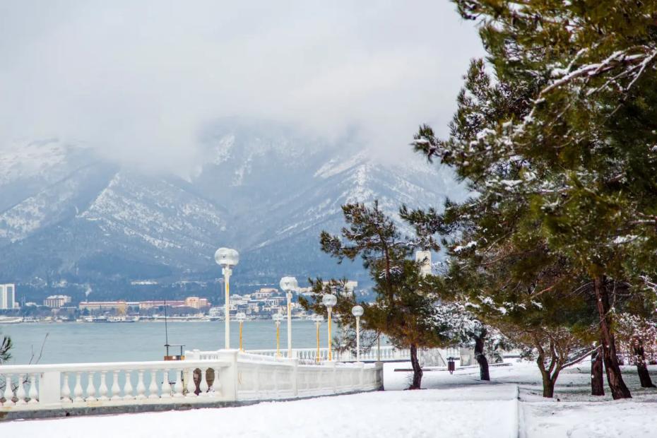 Туристы бегут оттуда после первого дня: популярный курорт Краснодарского края разочаровал ожидания