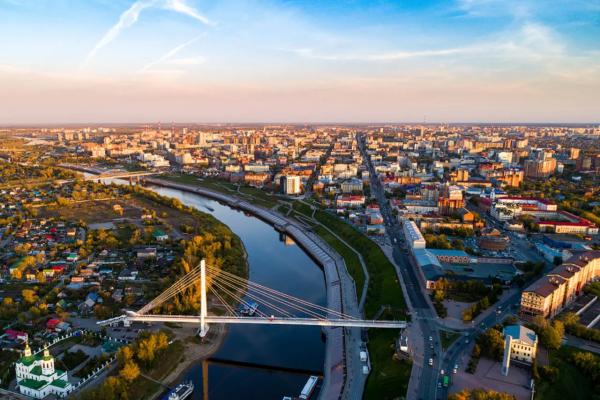 Россияне массово переезжают в этот провинциальный городок: зарплаты почти как в Москве, а жилье дешевое