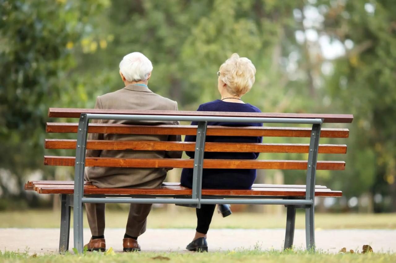 С мая пенсию начнут снижать тем, кто прописан в квартире не один