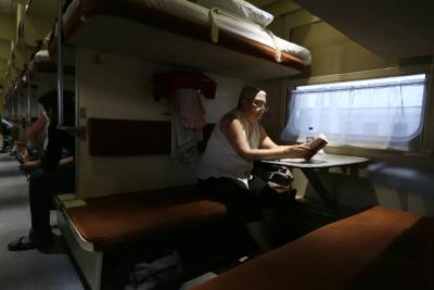 Гениальное решение: как поступил мужчина, которого попросили уступить нижнюю боковую полку