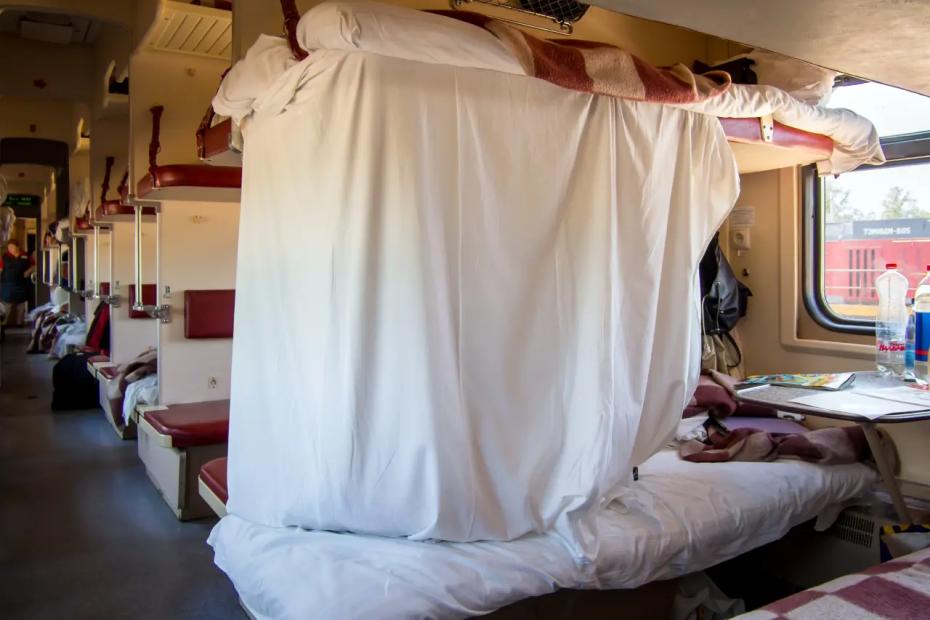 Откровения проводницы РЖД: за занавесками в плацкарте охи-вздохи, и каждый рейс у пассажиров что-нибудь да пропадает