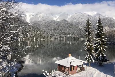 Турист поделился честным отзывом о популярном курорте: канализация на пляже и ужасная еда