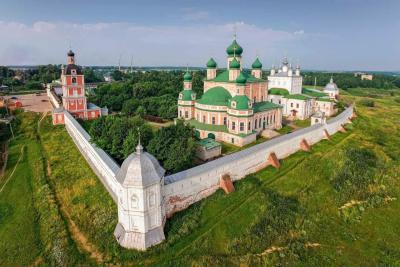 Чистейшая природа, спокойствие и доступные цены: 7 городов России, где на пенсию можно жить по-царски