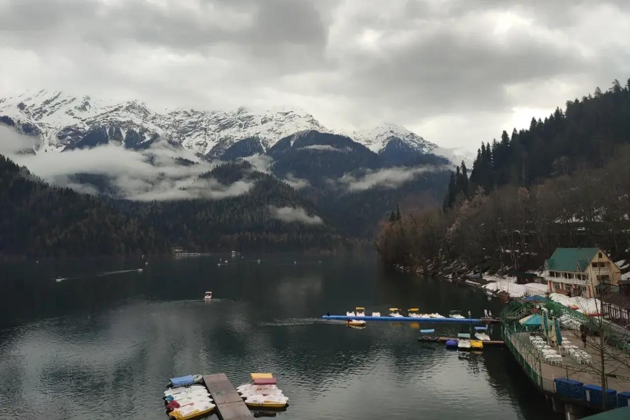 Абхазия в 2026 году: стоит ли ехать? Честный отзыв