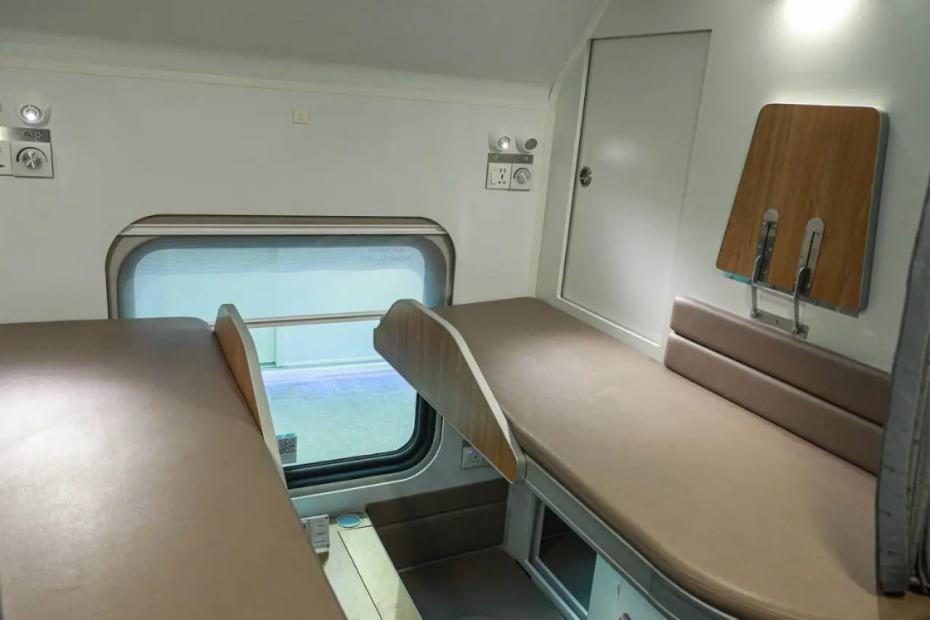 К столику в плацкарте теперь не дадут подойти - в новых вагонах их начнут делать по-новому