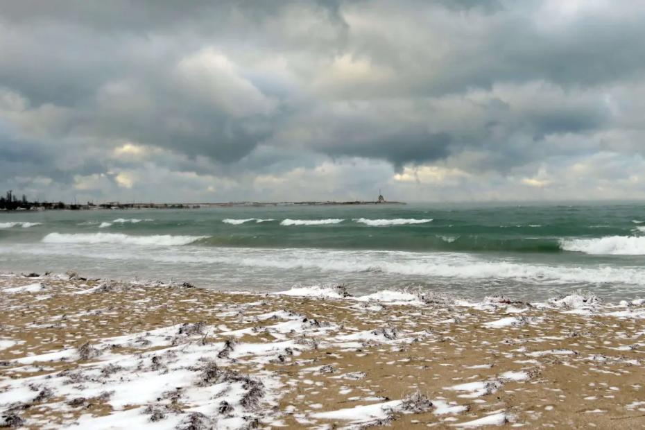 25 лет без моря: почему жители Крыма годами не ходят купаться и смотрят на туристов как на чудаков