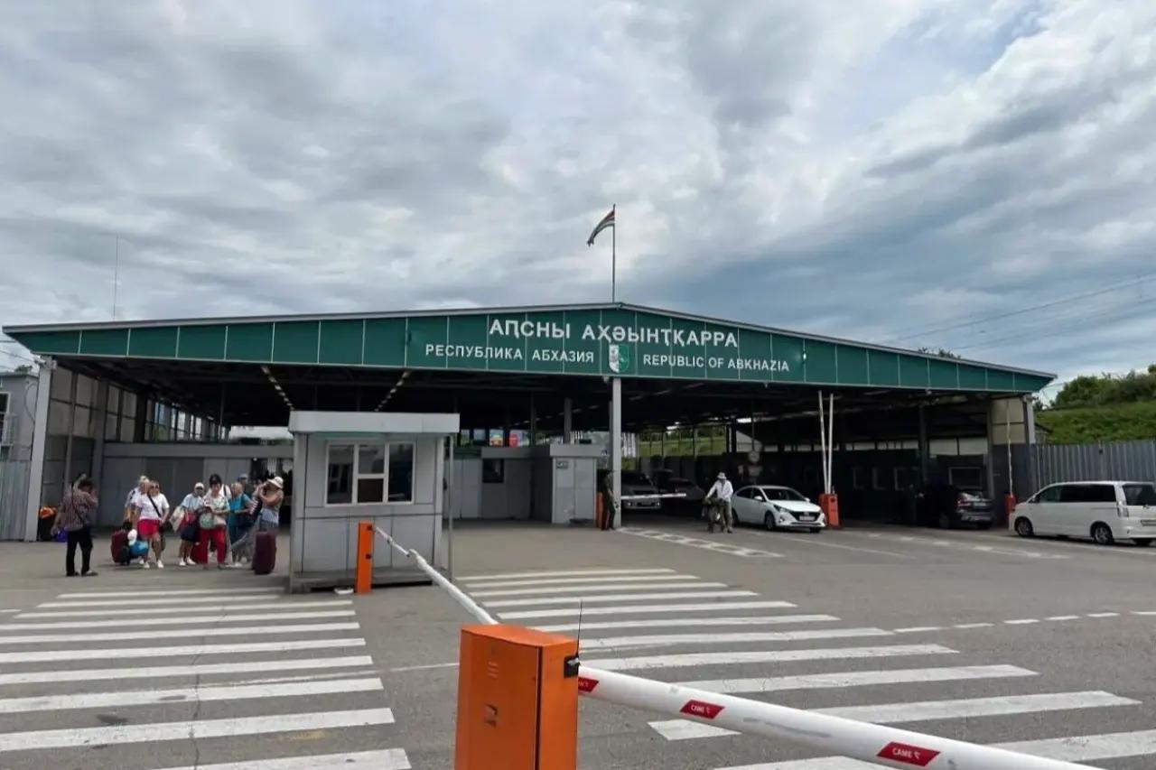Спокойный отдых в Абхазии - всё: в стране ужесточили проверки в отношении туристов после серьёзного ЧП