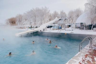 Много санаториев, море рядом и нет суеты: город для богатых пенсионеров в Краснодарском крае