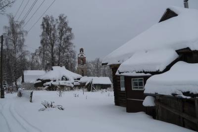 Нашли заброшенную деревню староверов в Ярославской области: в старых домах остались книги и посуда, будто там живут призраки прошлого