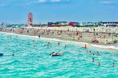 Малоизвестный курортный поселок в Крыму - здесь отдыхают только местные, приезжие о нем и не слышали, и зря