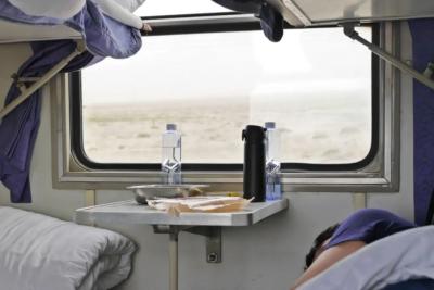 Купила нижнюю полку, пошла поесть, вернулась, а на моем месте спит пенсионер: вот как вернула себе полку