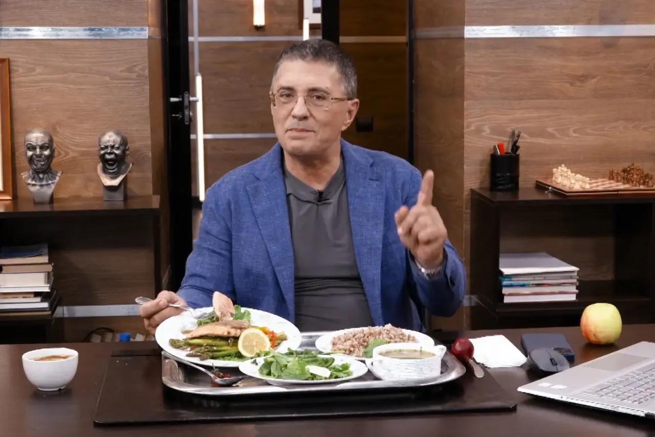 Доктор Мясников предупредил: три продукта, которые &laquo;вымывают&raquo; кальций из костей после 40