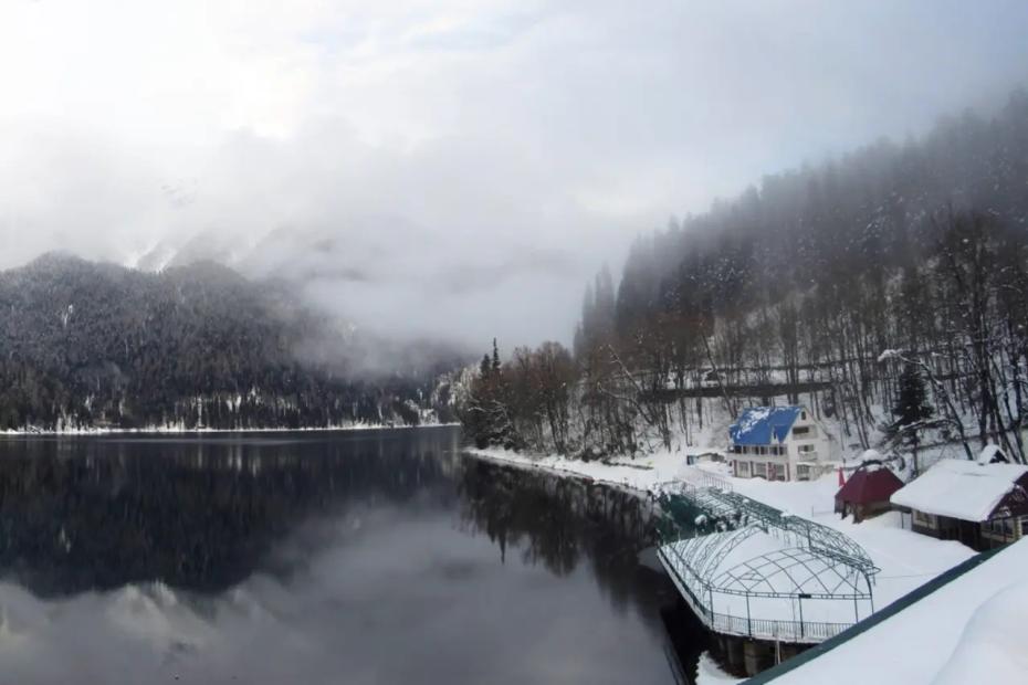 Почему туристы возвращаются разочарованными от визита в Абхазию - честный отзыв: &laquo;Злые люди, змеи, грязь и невкусная еда&raquo;