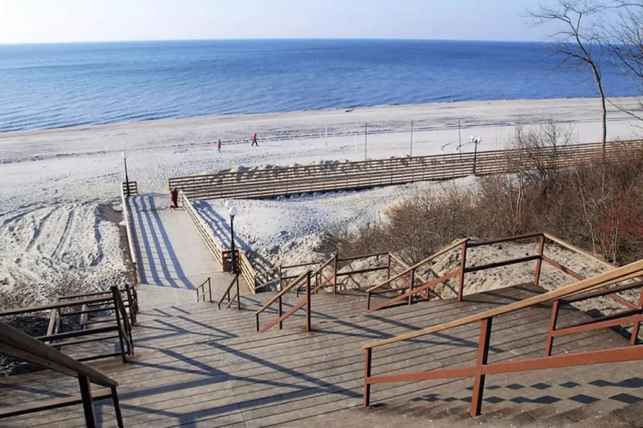 Чёрное море уже в прошлом: 3 курорта России, где вода теплее, пляжи чище, а людей - в сто раз меньше