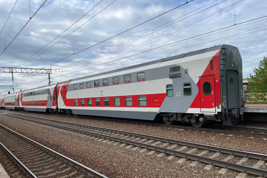 Не для людей: почему путешествие в двухэтажном вагоне РЖД разочаровывает пассажиров