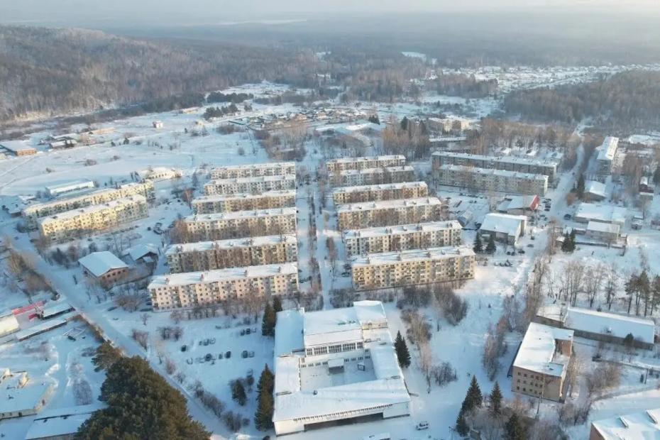 Отрезан от цивилизации: самый труднодоступный город России. Как туда добираются люди?