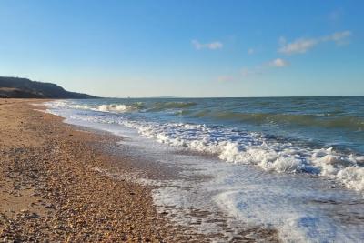 Пляжи без людей и красные цены, как в СССР: россияне открыли для себя новый курорт с чистым морем