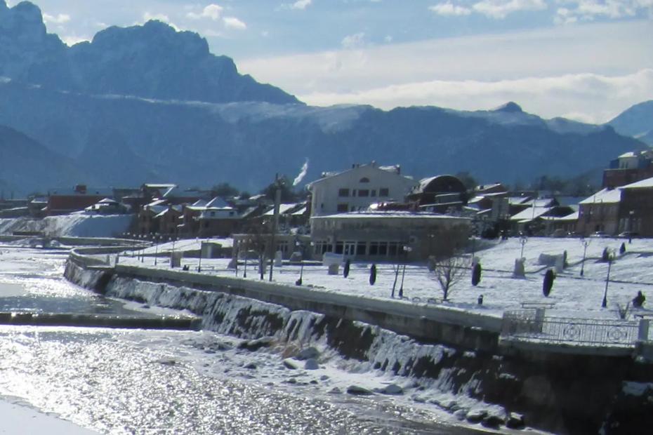 Этот город обошел Москву и Питер по популярности: вот куда многие мечтают переехать - чистый воздух, горы, вкусная еда и цены