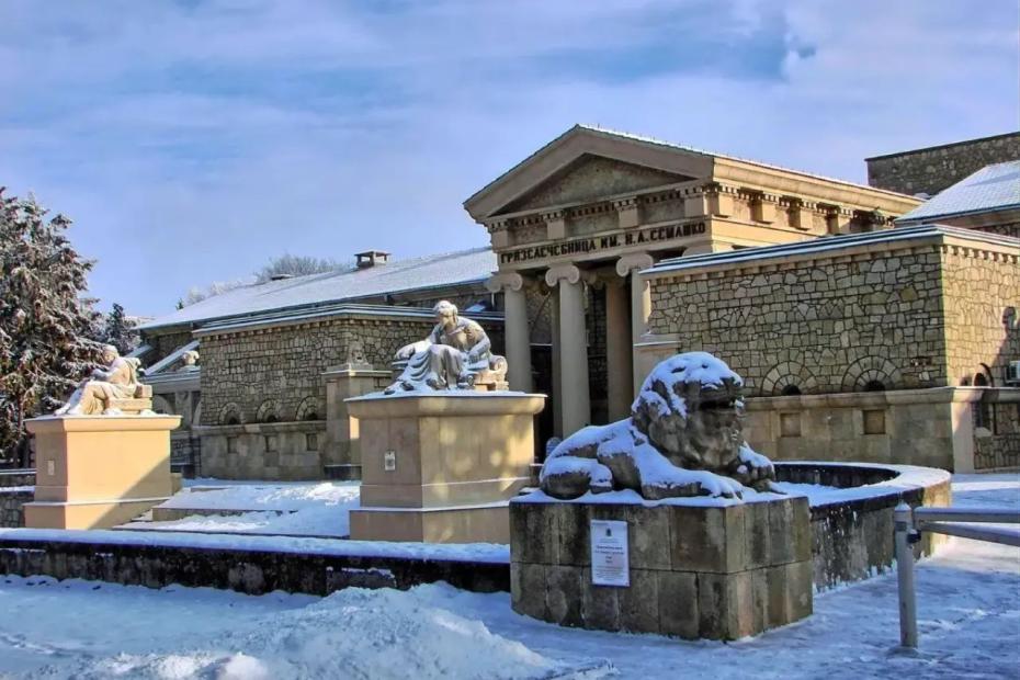 4 города России, где на пенсии живут по-королевски - свежие фрукты, отличная медицина и мягкий климат: не Сочи и не Крым