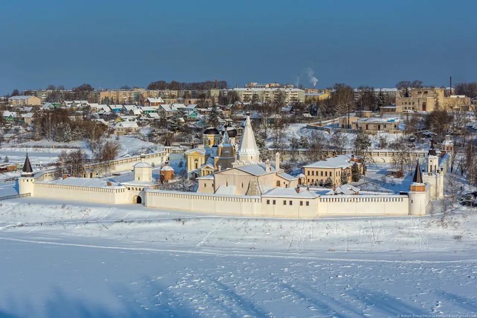Старинный город в самом сердце России: святые обители и пещеры, о которых почти никто не знает - 226 км от Москвы
