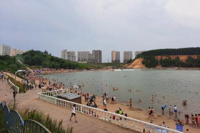 &laquo;Мальдивы&raquo; всего в часе езды от Москвы: пляж с лазурной водой, а отдых здесь обойдётся в копейки