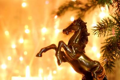 Что нельзя подавать на новогодний стол в 2026 году - год Красной Огненной Лошади: отпугнете везение и счастье