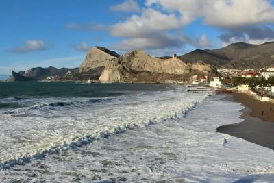 Туристы боятся ехать, а местные бегут: честный отзыв о курорте, который звучит из каждой щели