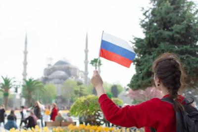 Никогда не делайте так за границей: 5 привычек россиян, пугающих иностранцев