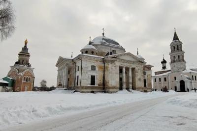 Этот город старше Москвы. Сегодня по его брусчатке ходят туристы да ветер. Показываю, что осталось от былого величия