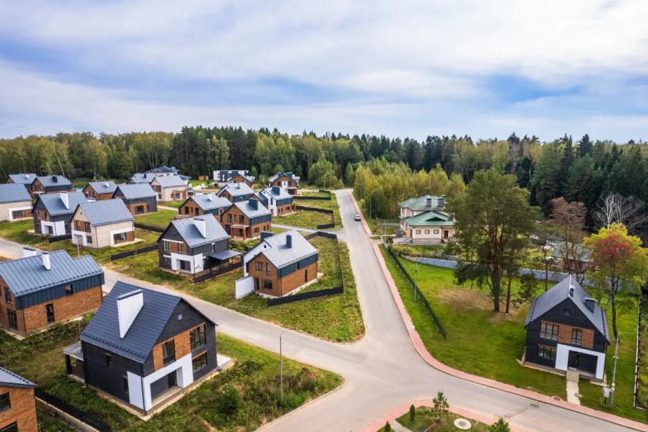 Переехали жить в коттеджный поселок и через год перестали быть довольны своей покупкой - и вот почему