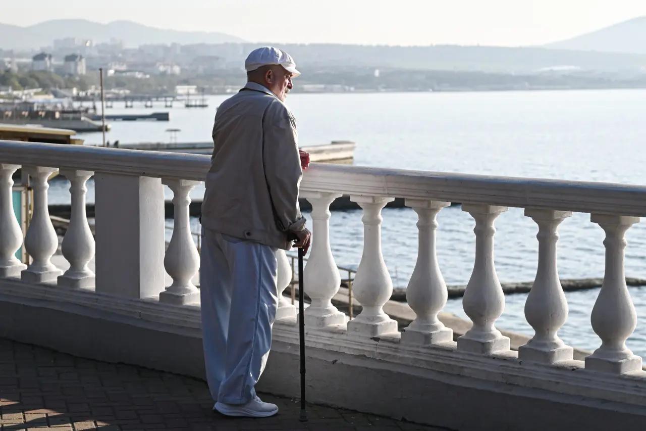 3 города у моря, где не нужно карабкаться по скалам и толкаться в толпе: крым для тех, кому за 60