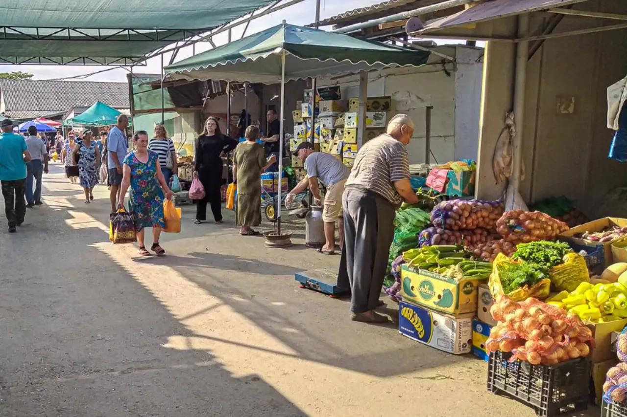 Планируете отпуск в Крыму: рассказываем, сколько стоят фрукты, овощи и есть ли топливо - репортаж из Старого Крыма