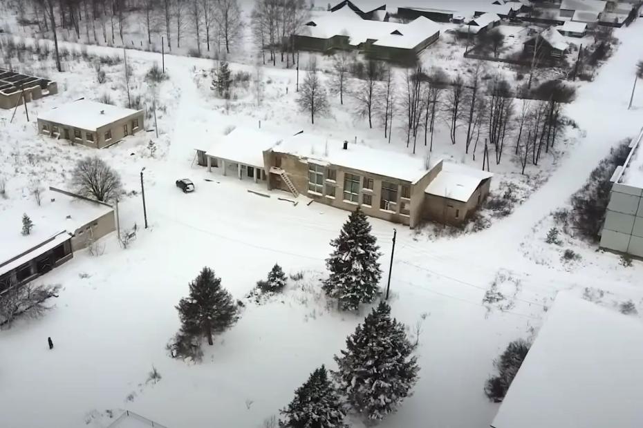 &laquo;Нас тут официально не существует&raquo;: как живут жители в российском городе-призраке Филиппково - бесплатные квартиры и кладбище техники