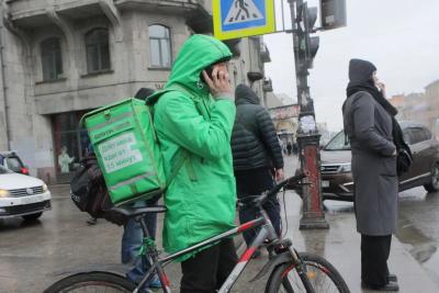 Мне 50, работы нет и хотел идти в курьеры за 150 тысяч - поговорил с одним из них и передумал, рассказываю почему