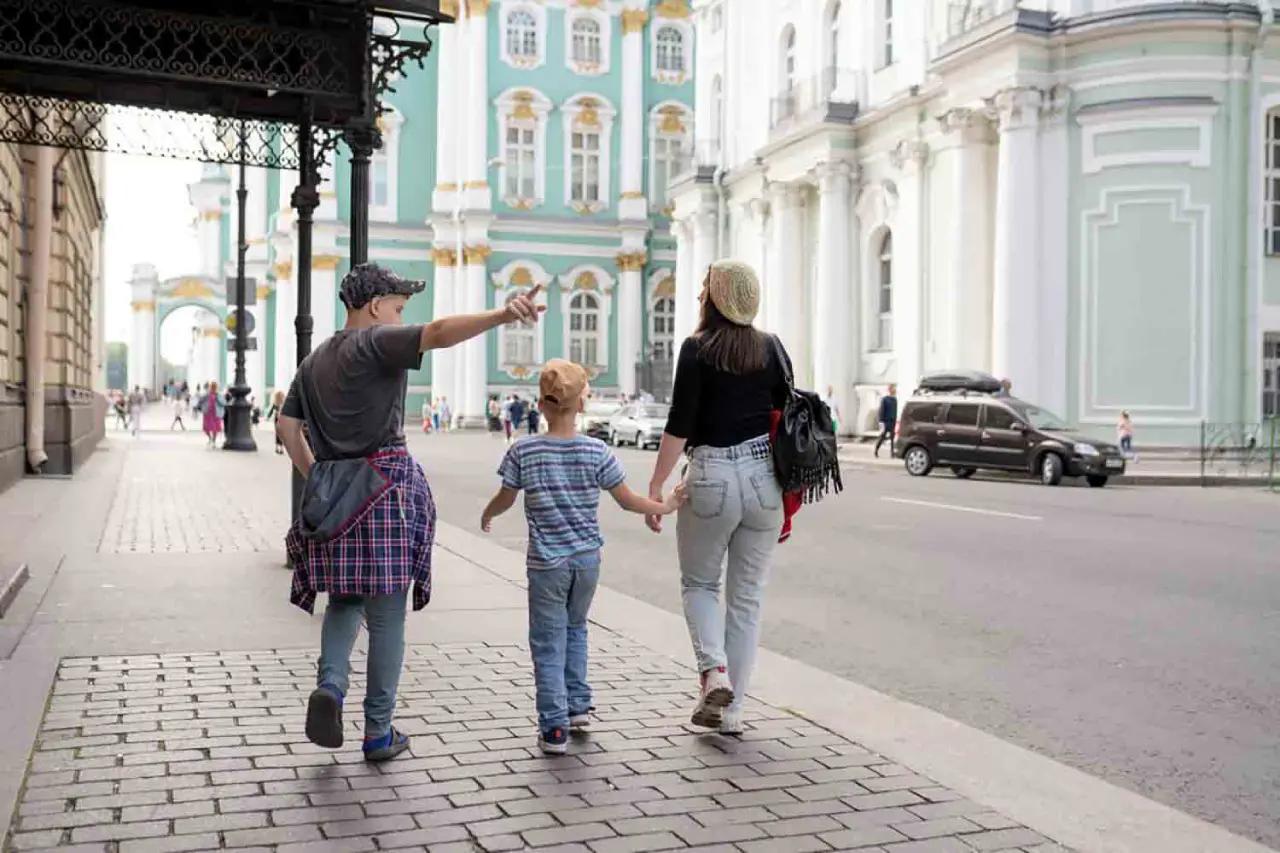 Купила мороженое за 2500 рублей: рассказываю, как в Петербурге туристов лишают денег на пустом месте