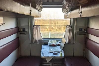 &laquo;Ну как же так...&raquo;: назойливая бабулька достала все купе - битва поколений в поезде закончилась перемирием