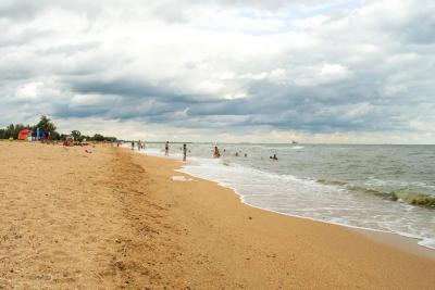 Пляжи без людей и цены, как в СССР: россияне ринулись на новый курорт с чистым бирюзовым морем