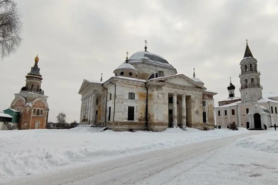 Этот город старше Москвы. Сегодня по его брусчатке ходят туристы да ветер. Показываю, что осталось от былого величия