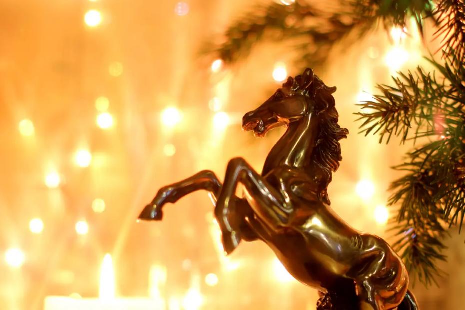 Что нельзя подавать на новогодний стол в 2026 году - год Красной Огненной Лошади: отпугнете везение и счастье