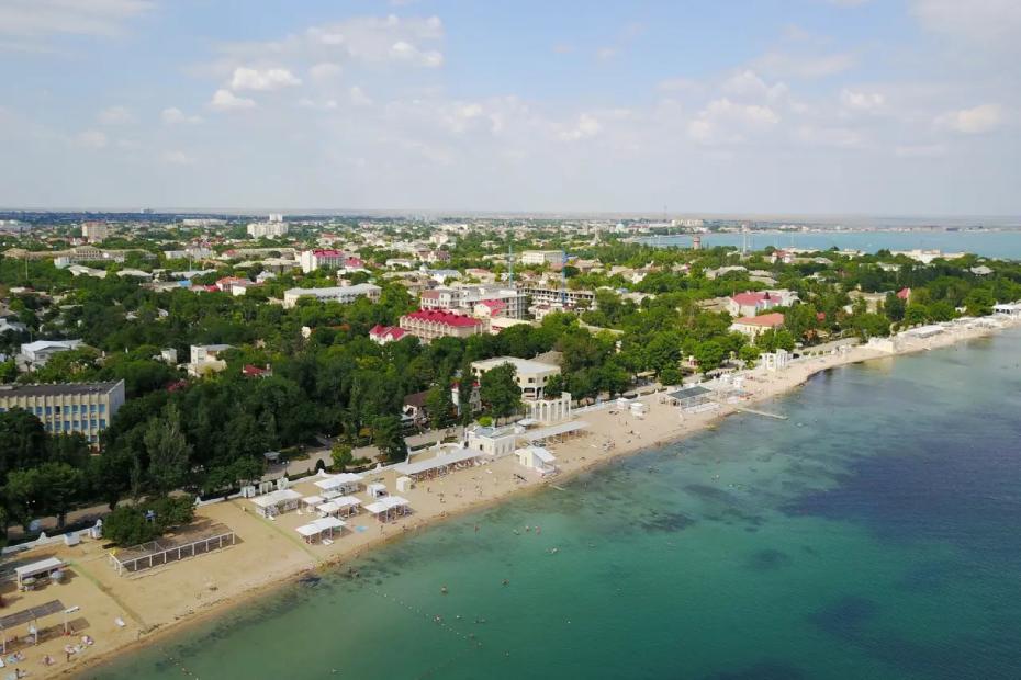 Этот курорт не зря в народе называют русской Италией: идеально чистые пляжи и лазурное море за копейки