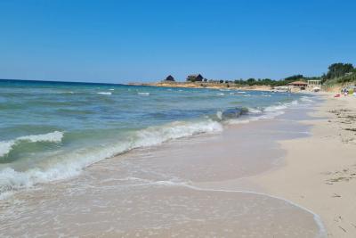 5 пляжей в России, которые выдают себя за Мальдивы: бирюзовая вода и светлый песок в каждом кадре