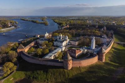 Этот древний русский город туристы обходят стороной, а зря: тишина, красота и уникальные виды - собираемся всей семьей уже в мае