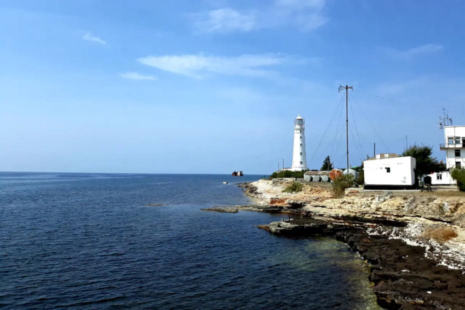 Уютный курортный поселок в Крыму: пляжи чистейшие и развлечения на любой вкус - лучше Абхазии в 2 раза