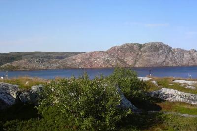Поселок на море с красивейшей природой и дешевыми домами: но все отсюда бегут - и вот почему