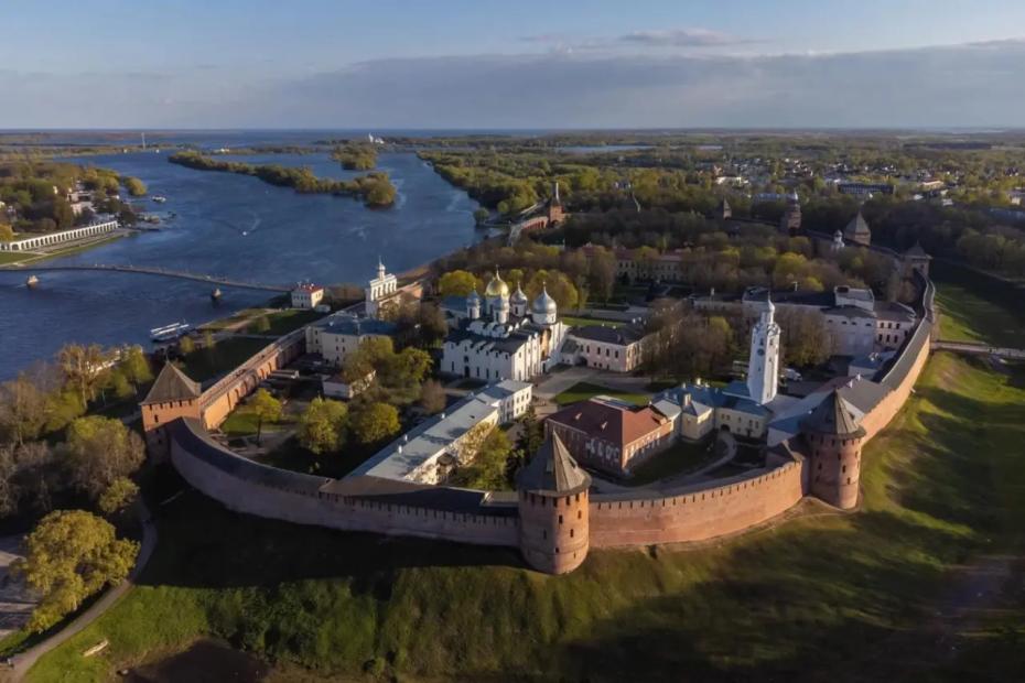 Этот древний русский город туристы обходят стороной, а зря: тишина, красота и уникальные виды - собираемся всей семьей уже в мае