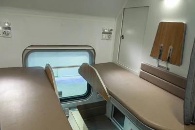 К столику в плацкарте теперь не дадут подойти - в новых вагонах их начнут делать по-новому