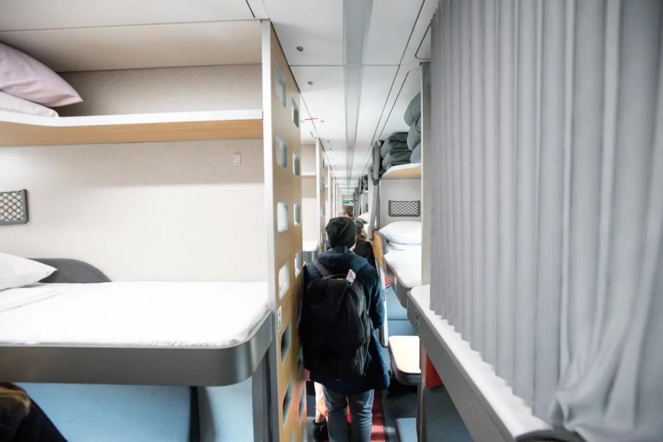 За занавесками в плацкарте охи-вздохи, и каждый рейс у пассажиров что-нибудь пропадает? признания проводницы РЖД