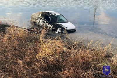 В Самарской области пьяный водитель утопил машину в водоеме: что известно на данный момент